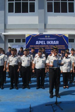 Lapas Kelas IIA Pekanbaru Perkuat Komitmen Zero Halinar Lewat Apel Ikrar Pemasyarakatan Se-Riau