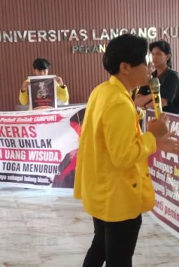 Aliansi Mahasiswa Peduli Unilak (AMPUN) Geruduk Gedung Rektorat Universitas Lancang Kuning