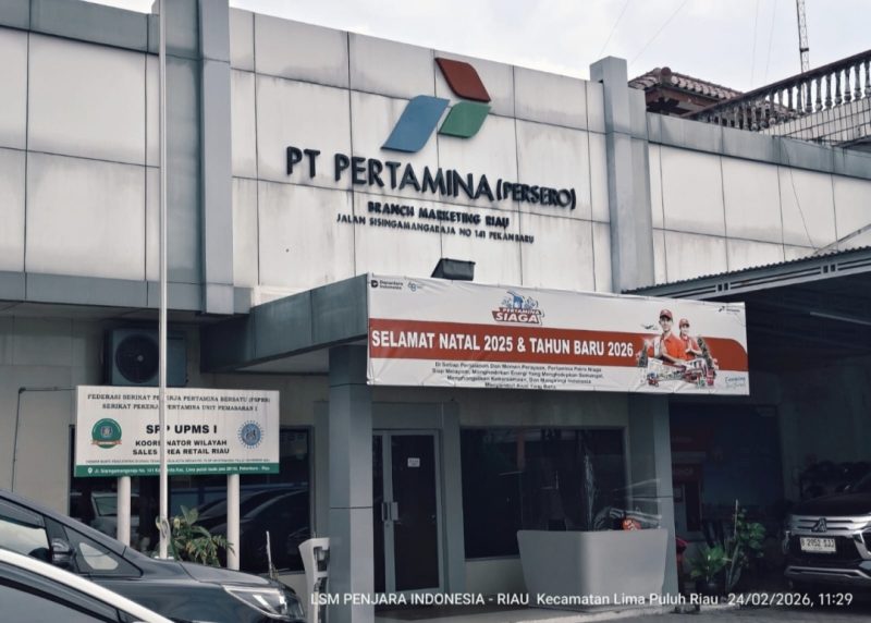 Foto: Kantor Cabang Pemasaran (Marketing Branch) Pertamina Riau, Jl. Sisingamangaraja No. 14, Kelurahan Rintis, Kecamatan Lima Puluh, Kota Pekanbaru, Riau.
