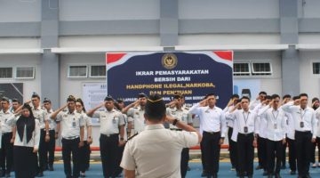 Kasubag TU Lapas Narkotika Rumbai Tinjau Langsung Batas Lahan Dan Jalan Inspeksi Keliling Pagar Sebagai Bagian Dari Penataan Area