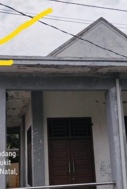Bendera Merah Putih Setengah Tiang di Kantor Desa Lambou Darul Ihsan Jadi Sorotan Warga Mandailing Natal