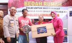 Air Mata Bahagia Opung Sipayung: Kapolres Dan Ketua Bhayangkari Simalungun Serahkan Rumah Baru Lengkap Dengan Kasur, Lemari, Kompor Gas Hingga TV Baru