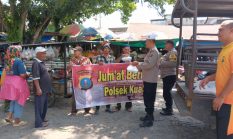 Jumat Berkah Polsek Kuala, Berbagi Nasi Kotak Sambil Pererat Kedekatan dengan Masyarakat