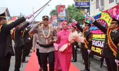 Kapolres  Binjai  Yang  Baru,  Disambut Tarian  Melayu  Dan  Tradisi  Kepolisian