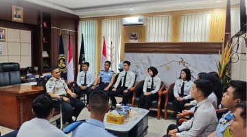 Kepala Rumah Tahanan Negara (Rutan) Kelas I Labuhan Deli, Eddy Junaedi, memberikan penguatan dan arahan kepada Calon Pegawai Negeri Sipil (CPNS) serta Taruna Politeknik Ilmu Pemasyarakatan (Poltekip), Kamis (16/7). 
