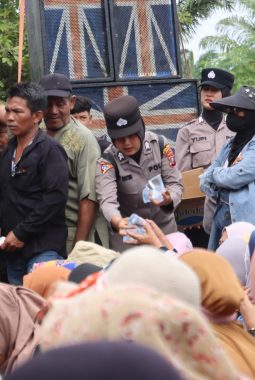Kapolres Langkat Hadiri Aksi Penyampaian Aspirasi Korban Banjir Besitang, Polri Kawal Aspirasi Masyarakat Secara Humanis