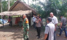 *Polsek Binjai Gandeng TNI dan Kepala Desa Grebek Sarang Narkoba*