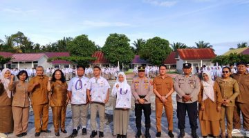 Kapolsek Salapian Jadi Pembina Upacara di SMA Negeri 1 Salapian, Tekankan Disiplin dan Bahaya Narkoba