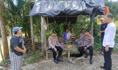 Polri Hadir di Tengah Masyarakat, Kapolsek Padang Tualang Patroli Jembatan Darurat Bukit Lawang Tangkahan