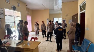 Kapolres Langkat Kunjungi Klinik Polres, Berikan Dukungan Moril kepada Anggota dengan Penyakit Menahun
