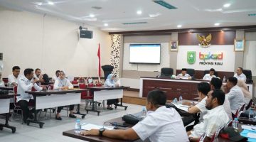 Sekda Sudandri Pimpin Evaluasi Ranperda Pertanggung Jawaban APBD 2025 di BPKAD Riau