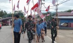 Sambut HUT Ke-81 RI, Satgas Pamtas Yonarmed 13/Nanggala Bersama Warga Badau Kibarkan Merah Putih Sepanjang 4 KM di Jalan Raya Perbatasan