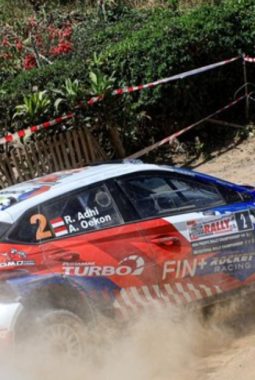 Mobil Terbalik dan Kaca Pecah, Pereli Ini Mampu Bangkit di APRC Sumut.