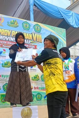 5. Putri Bungsu Kepala Sekolah SDN 006 Pangkalan kerinci Borong 2 Medali Emas di Kejurprov VIII Panahan Riau