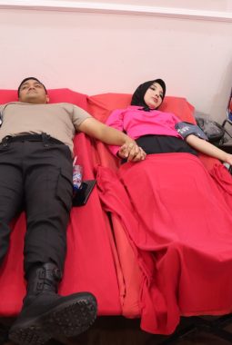 Sambut Hari Jadi Polwan Ke-78 Kapolres Binjai dan Ketua Bhayangkari cabang binjai Donorkan Darah untuk Kemanusiaan