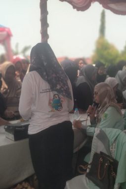 Ratusan warga Serbu Sembako Di Pasar Murah 