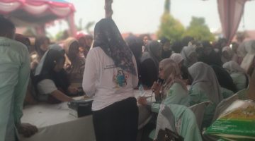 Ratusan warga Serbu Sembako Di Pasar Murah 