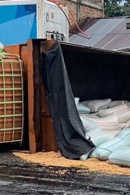 Rem Truk Diduga Blong, Tabrakan Beruntun di Sibolangit Hantam 4 Rumah dan Bangunan SD