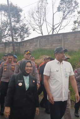 Gubernur Sumut Bersama Kapolres Binjai dan Plt. Bupati Langkat Tinjau Jalan Longsor di Desa Telagah