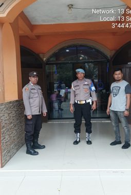 Polsek Stabat Laksanakan Pengamanan Ibadah Minggu di Gereja Kecamatan Stabat