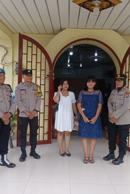 Hadir Menjaga Keamanan Serta Menyapa dengan Kasih, Kapolsek Binjai Dampingi jemaat Ibadah dan Kegiatan Sosial di Gereja