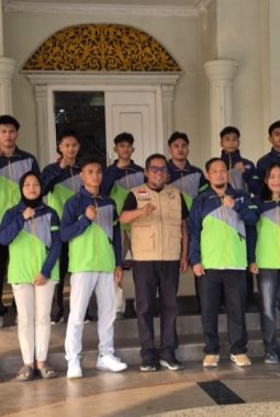 Bupati Pelalawan Lepas Siswa dan Siswi SMKN 1 Berlaga di Kejurprov Tinju Amatir Elite 2026