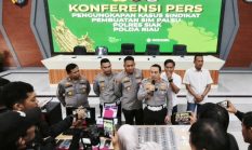Sukses Ungkap Sindikat SIM Palsu, Dirlantas Polda Riau Beri Penghargaan Kepada Kapolres, Kasat Lantas dan Kasat Reskrim Polres Siak