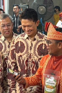 Tampil di Helat Pelalawan ke-27, EMP Perkenalkan Produk UMKM Langgam dan Kerumutan