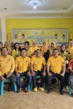 Peringati HUT 62 Tahun Partai Golkar; Pengurus Golkar Pelalawan Ziarah Taman Makam Pahlawan & Potong Tumpeng