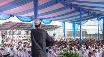 Pintu Hidayah Terbuka untuk Siapa Saja: UAS Gelorakan Semangat 1.900 Warga Binaan Lapas Pekanbaru Lewat Tabligh Akbar