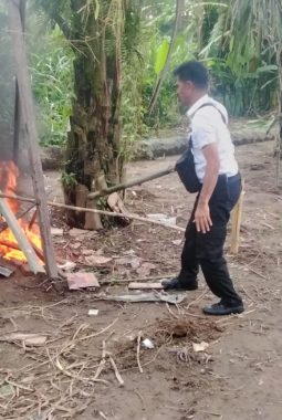 Komitmen Berantas Narkoba,Polsek Medan Kota Gerebek Dan Bakar Sarang Narkoba