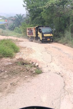 Warga Jalan Budi Mulia Tuah Negeri Pekanbaru Keluhkan Jalan Rusak, Berharap Perhatian Pemerintah Demi Anak Sekolah & Rumah Ibadah